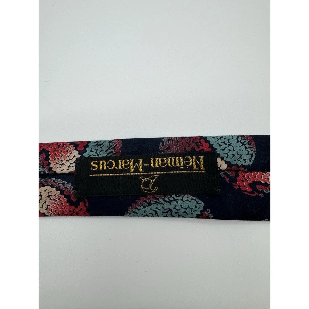 Gianni Versace Silk‎ Tie Neiman Marcus Navy Abstract Paisley Medallion Italy